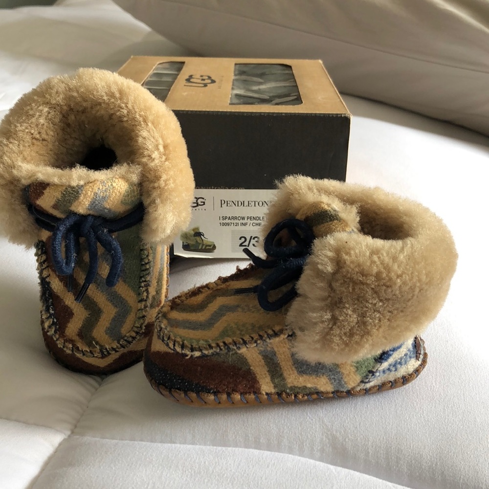 Ugg Boots- child 2/3- Pendleton EUC